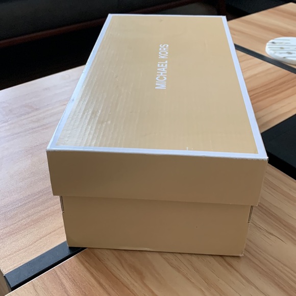 Michael Kors shoe - Picture 11 of 12